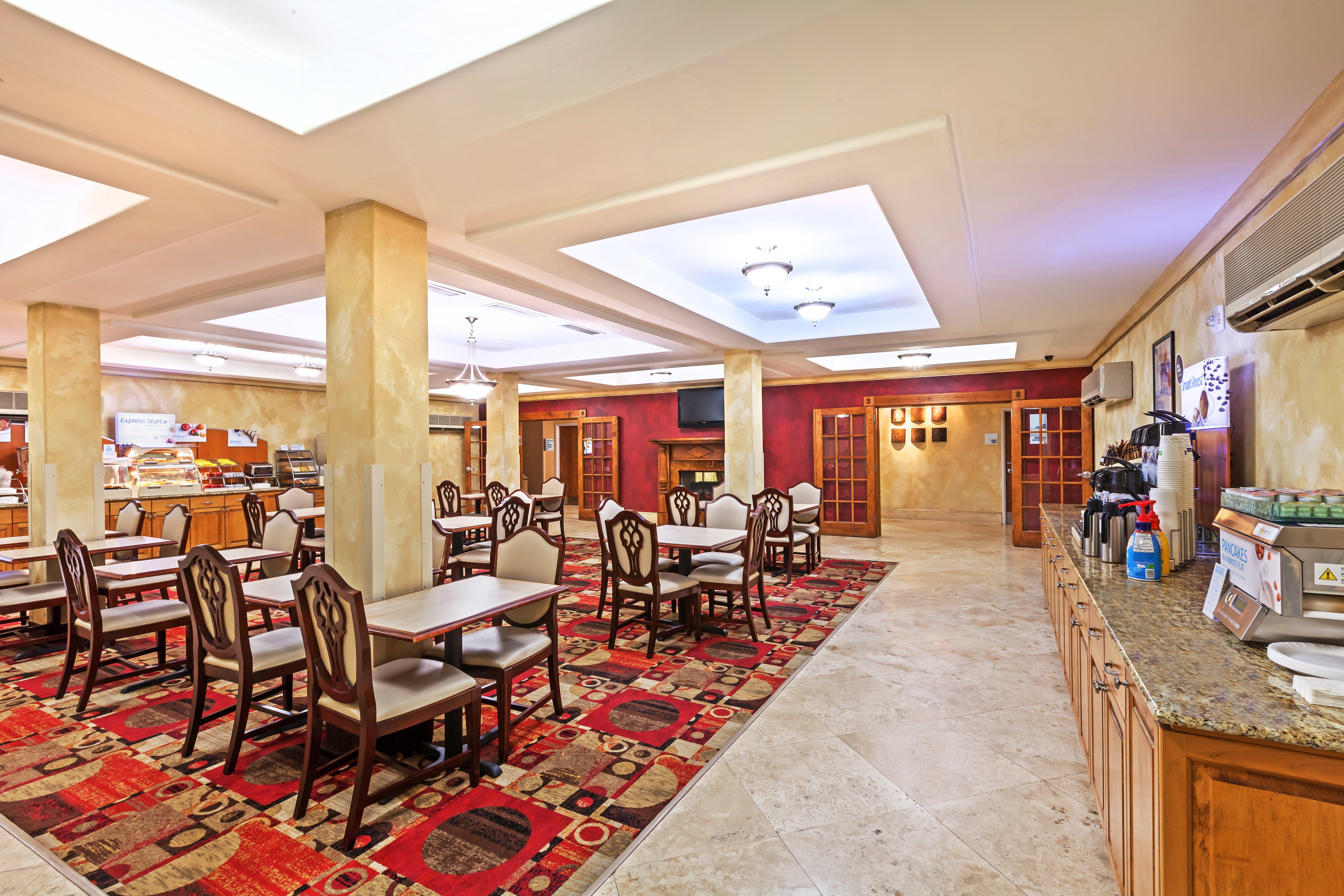 Holiday Inn Express & Suites Lafayette South By Ihg Exterior photo