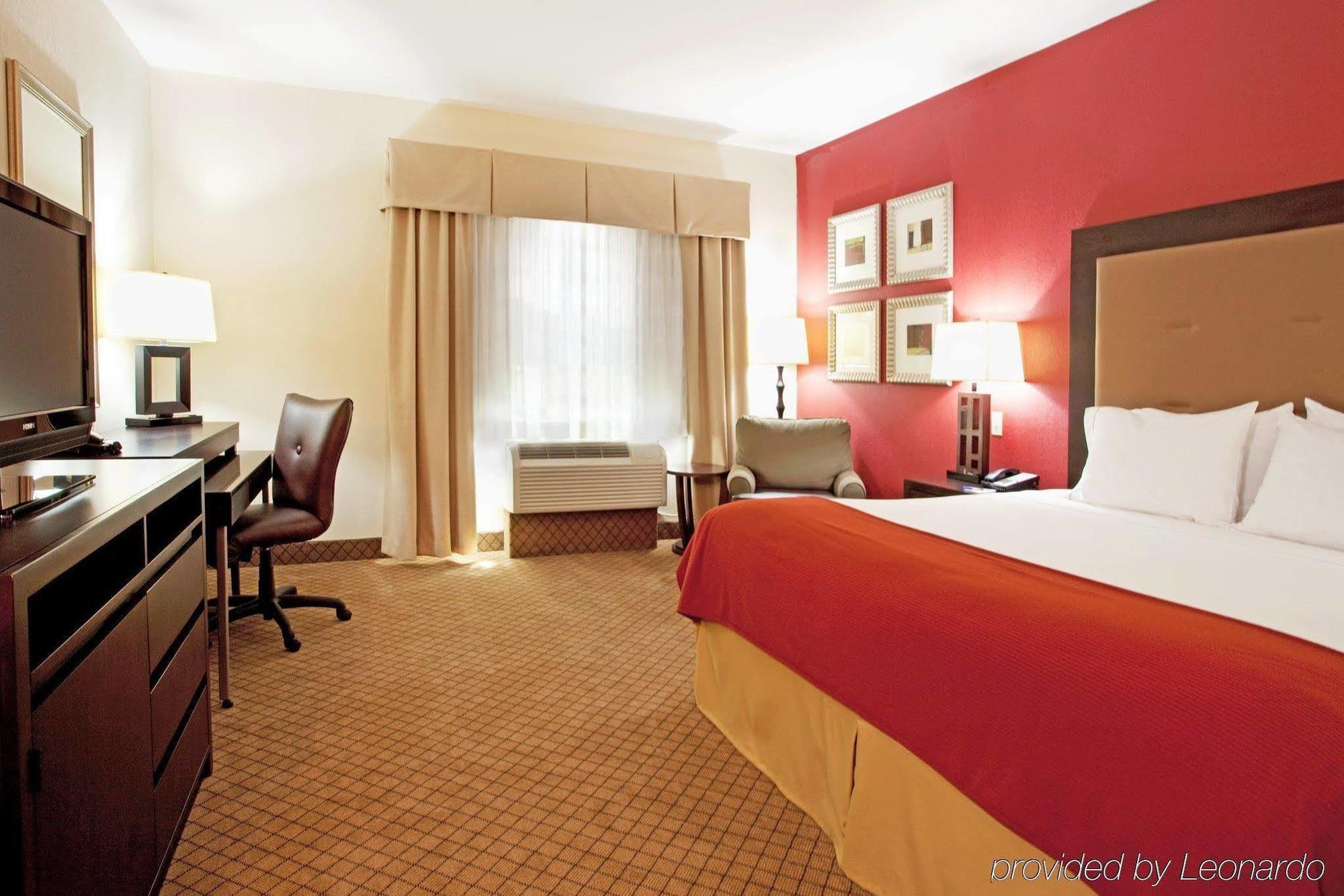 Holiday Inn Express & Suites Lafayette South By Ihg Exterior photo